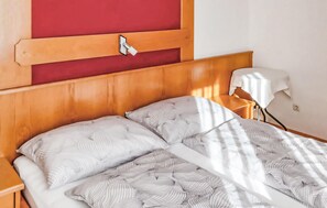 2 Schlafzimmer, Reisekinderbett, kostenloses WLAN, Bettwäsche