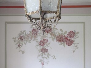 Unclassified image, 5 of 15, button