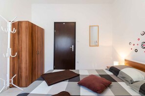 1 chambre, fer et planche Ă repasser, accĂšs Internet