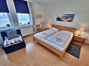 1 bedroom, travel cot, WiFi, bed sheets