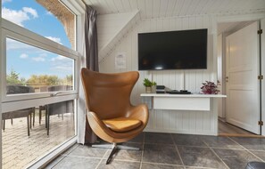 Fernseher, Kamin, DVD-Player