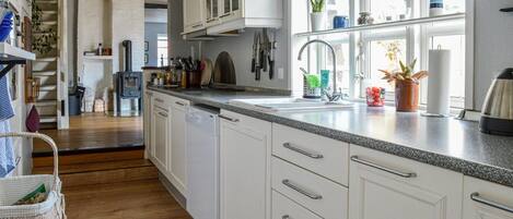 Kühlschrank, Ofen, Herdplatte, Geschirrspüler