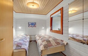 3 bedrooms, travel crib, free WiFi