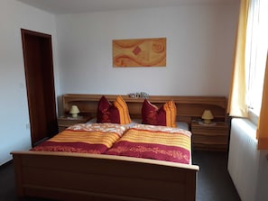3 chambres, lit parapluie, Wi-Fi, draps fournis