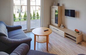 TV - 2 bedroom gorgeous home in Trassenheide (Trassenheide)