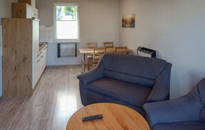 TV - 2 bedroom gorgeous home in Trassenheide (Trassenheide)