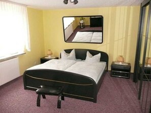 2 chambres, lit parapluie, draps fournis