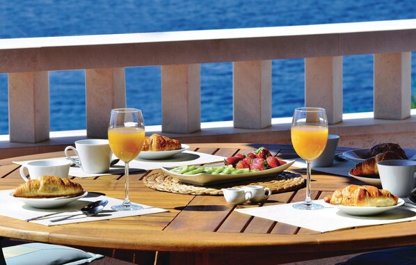 Outdoor dining - Awesome home in Kanica (Kanica)