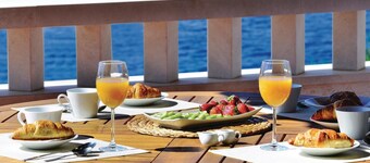 Awesome home in Kanica