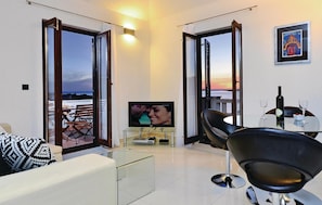 TV - Awesome home in Kanica (Kanica)