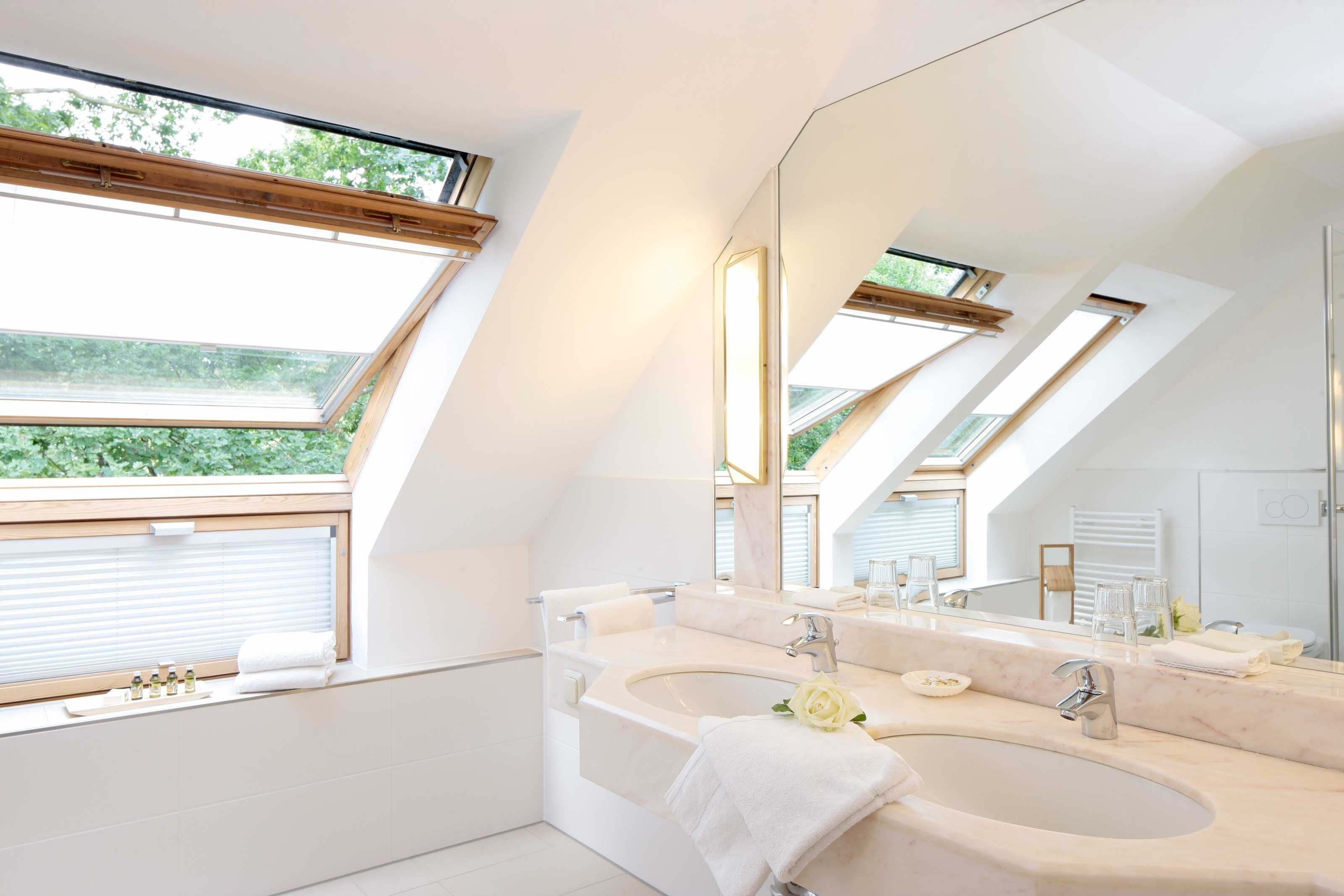 Dusche, Haartrockner, Bademäntel