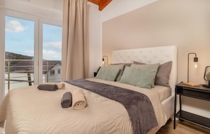 4 bedrooms, in-room safe, travel cot, free WiFi