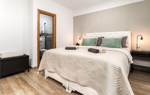 4 chambres, coffres-forts dans les chambres, lit parapluie