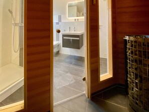 Dusche, Haartrockner, Handtücher