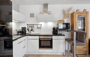 Kühlschrank, Herdplatte, Geschirrspüler