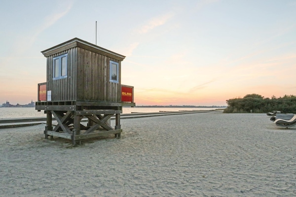 Una spiaggia nelle vicinanze, pesca