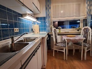 Kühlschrank, Mikrowelle, Ofen, Geschirrspüler