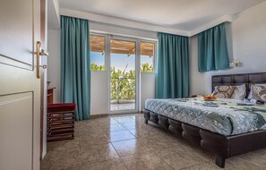 2 Schlafzimmer, Reisekinderbett, Bettwäsche