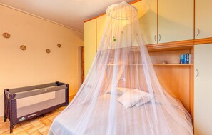 4 slaapkamers, reisbedje, gratis wifi, beddengoed