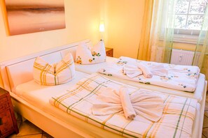 2 habitaciones, escritorio, wifi y ropa de cama 