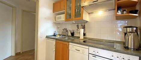 Refrigerador, microondas, horno y lavavajillas