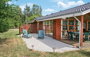 Outdoor dining - Amazing home in Dannemare with sauna (Dannemare)