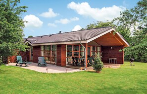 Outdoor dining - Amazing home in Dannemare with sauna (Dannemare)