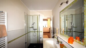 تجهيزات دش، مجففات شعر، مناشف