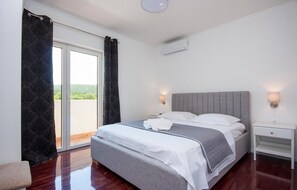 4 Schlafzimmer, Reisekinderbett, kostenloses WLAN, Bettwäsche