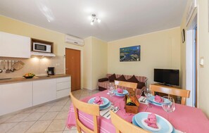 Dining - Beautiful apartment in Pula with WiFi (Pula)