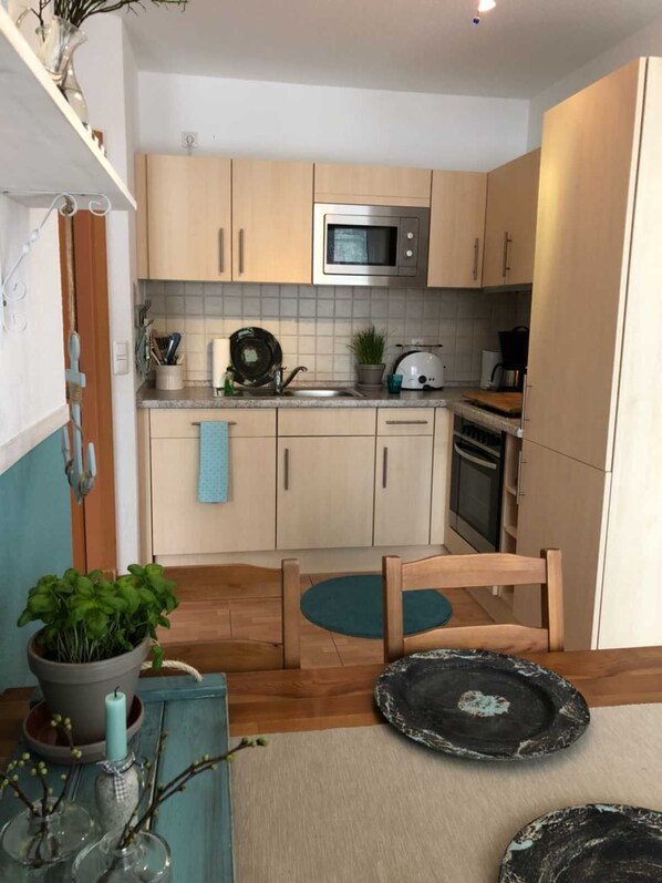 Fridge, oven, dishwasher