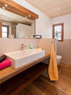Hair dryer, towels - Apartment 5 - Guest house Ferienwohnungen Liedschreiber GbR (Kreuth)