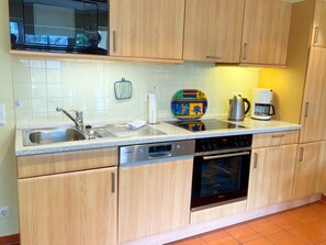 Køleskab, mikrobølgeovn, ovn, opvaskemaskine