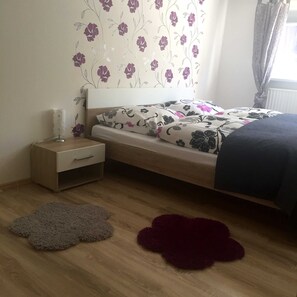 2 chambres, lit parapluie, Wi-Fi, draps fournis