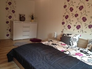 2 Schlafzimmer, Reisekinderbett, WLAN, Bettwäsche