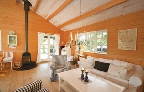 TV, fireplace, DVD player - Awesome home in Væggerløse with kitchen (Væggerløse)