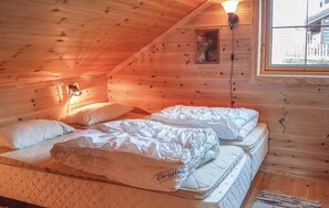 4 bedrooms, travel crib, free WiFi