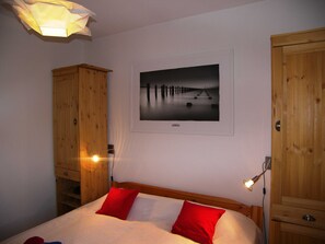 2 habitaciones, tabla de planchar con plancha, wifi y ropa de cama 