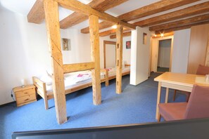 1 室のベッドルーム、旅行用ベビーベッド、WiFi、ベッドシーツ