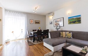 TV, DVD player - Beautiful apartment in Bacinska jezera (Bacinska jezera)