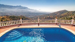 A swimming pool with a white balustrade and a view of a mountainous landscape. - 3 bedroom cozy home in Torrox (Torrox)