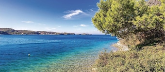 Lovely home in Supetarska Draga