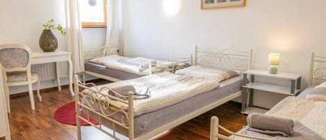 1 chambre, lit parapluie, Wi-Fi, draps fournis