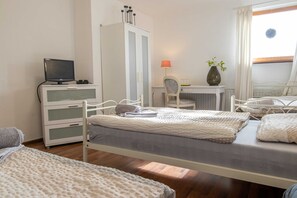 1 chambre, lit parapluie, Wi-Fi, draps fournis