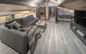 TV, fireplace, table tennis - Beautiful home in Sjusjøen with sauna (Sjusjøen)