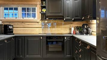 Réfrigérateur, plaque de cuisson, lave-vaisselle, cafetiÚre/bouilloire