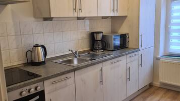 Refrigerador, microondas, horno y lavavajillas