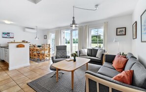 TV, fireplace, DVD player