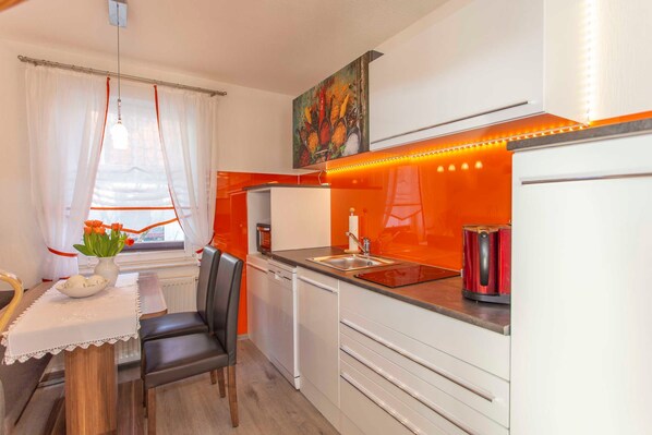 Kühlschrank, Geschirrspüler