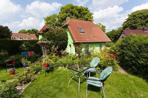 Outdoor dining - House - holiday rentals on Burgwall in family Möller (Bergen auf Rügen)
